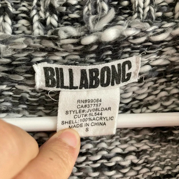 Billabong knit black, gray, white cardigan size small - Picture 6 of 6